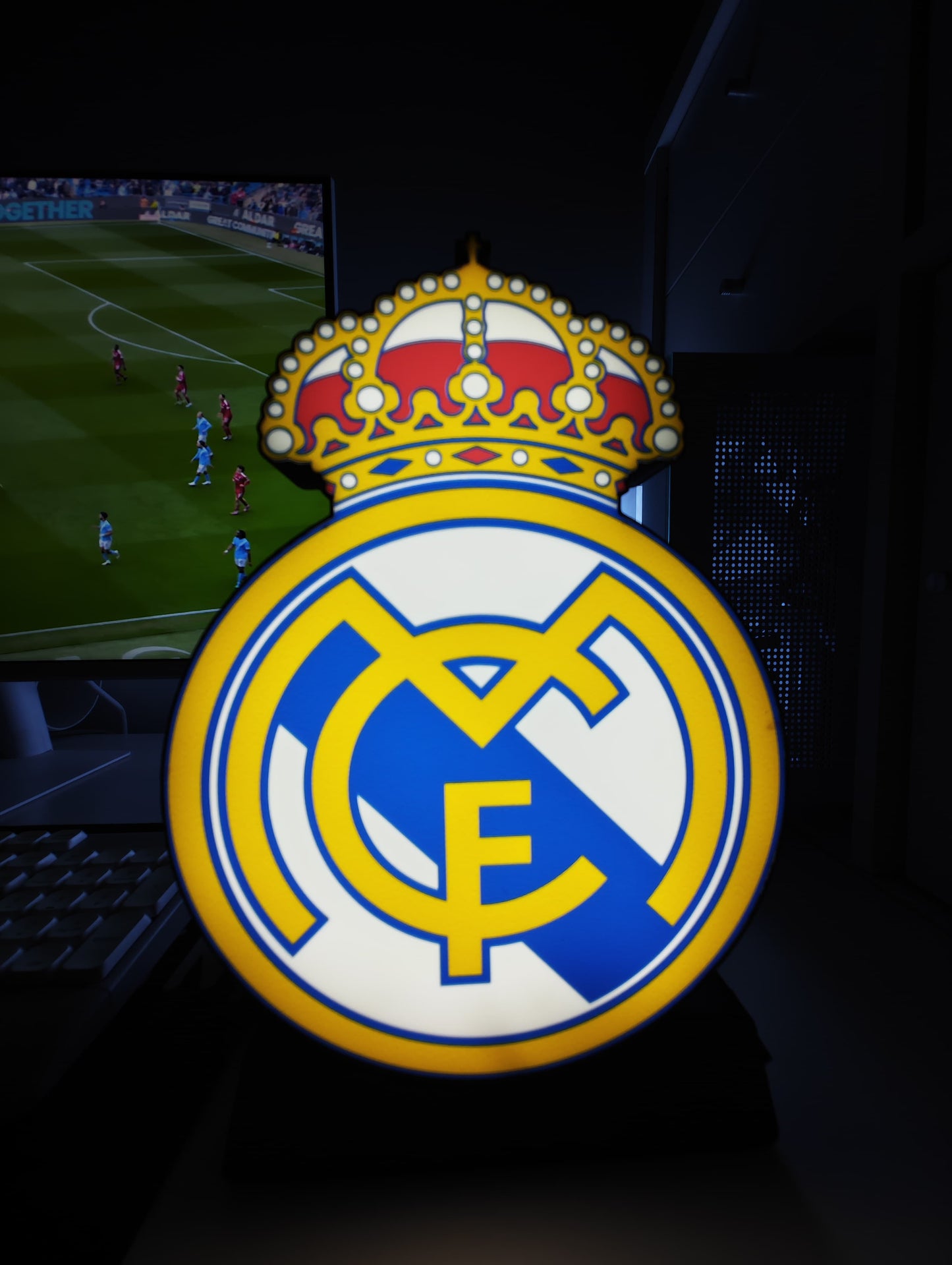 Real Madrid Football Club Desk Lamp – Premium LED Fan Edition Light - LED Neon Sign